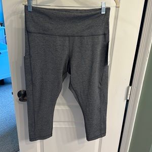 Athleta stash pocket capris